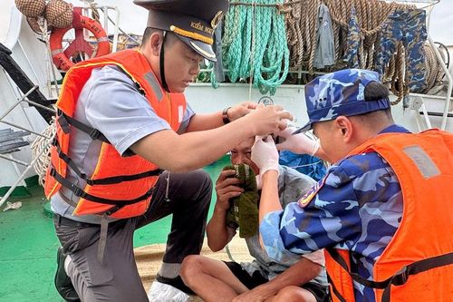 Tàu KN 201 liên tiếp cứu nạn kịp thời ngư dân trên biển