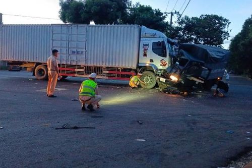 Tông xe liên hoàn trên Quốc lộ 26, một tài xế bị thương nặng