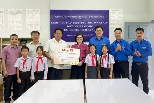 Gắn kết Việt – Lào từ những việc làm giản dị mà ý nghĩa