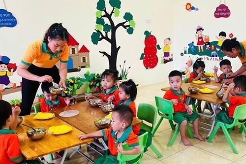 Gian nan đưa trẻ 3 tuổi ở vùng cao Thanh Hóa đến trường