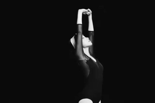 Phùng Khánh Linh kết hợp kỹ sư âm thanh thế giới trong album