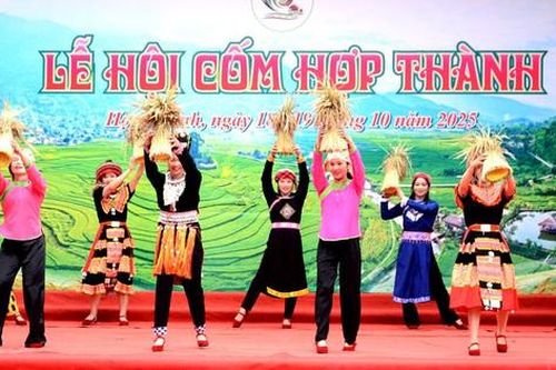 Náo nức 'Ngày hội hương cốm' vùng cao Hợp Thành