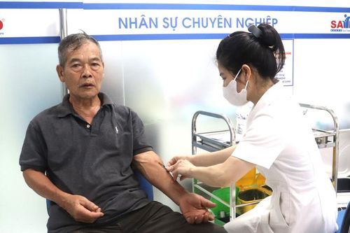 Góp phần bảo vệ sức khỏe cộng đồng, ngăn chặn nguy cơ dịch bệnh sau lũ