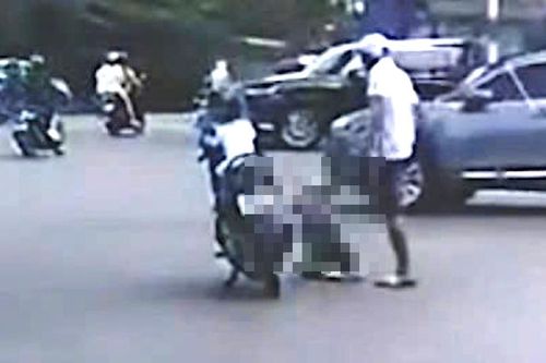 Công an Hà Nội xác minh clip bé trai bị bạo hành giữa phố