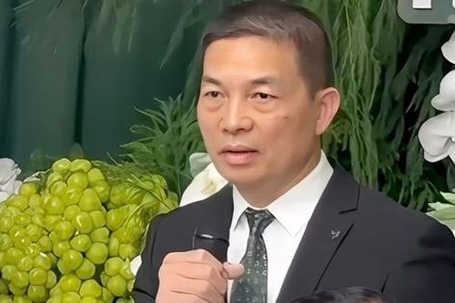 Bố chồng Hoa hậu Đỗ Thị Hà tài giỏi và giàu có cỡ nào?
