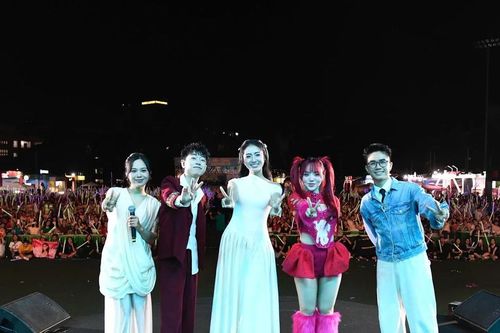 Khó quên Fest Chạm Việt Nam: Đen 'khai tiệc' thân thiện, Anh Tú kết màn 'cực cháy'