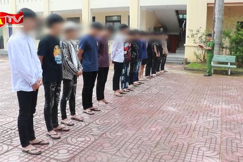 Bắt 15 thanh, thiếu niên manh động, mang kiếm rượt đuổi hỗn chiến giữa đêm