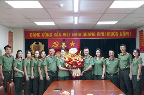 Phụ nữ Công an Hà Nội: Tự tin – Tự trọng – Trung hậu – Đảm đang