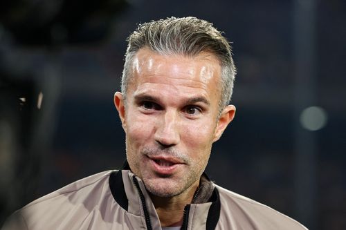 HLV Van Persie gây kinh ngạc