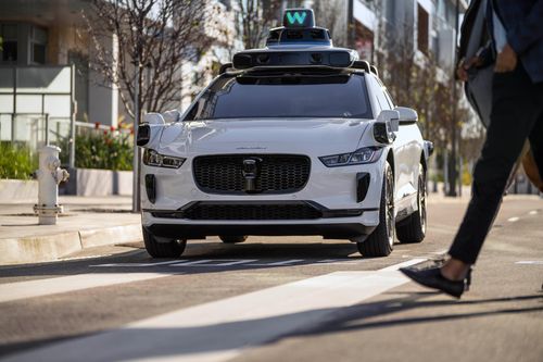 Thêm hãng xe đầu tư dịch vụ robotaxi tại Anh