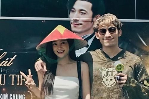 Bạn gái Liên Bỉnh Phát gây chú ý