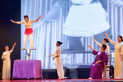 Bản hòa ca 'xiếc' tri ân những người phụ nữ Việt Nam