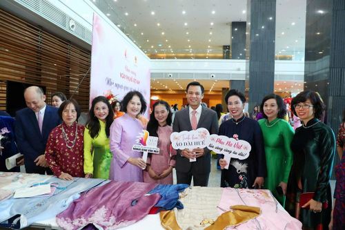'Nhà ngoại giao nữ với Áo dài Việt': Lan tỏa bản sắc, bồi đắp sức mạnh mềm văn hóa