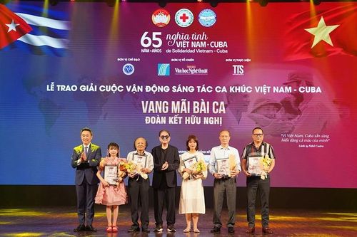 Cô bé 10 tuổi đoạt giải cuộc thi sáng tác ca khúc Việt Nam-Cuba