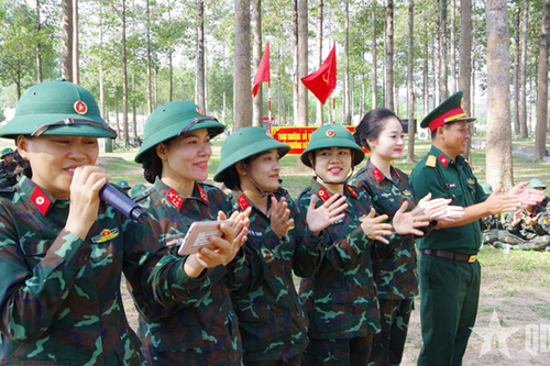 Phụ nữ Sư đoàn 9 xây dựng đơn vị, 'giữ lửa' gia đình