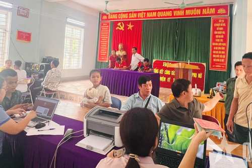 Những người 'truyền đi ánh sáng của chính quyền cơ sở'