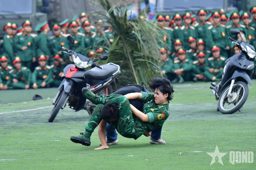 Phụ nữ Biên phòng xứ Nghệ 'tự tin - tự trọng - trung hậu - đảm đang'
