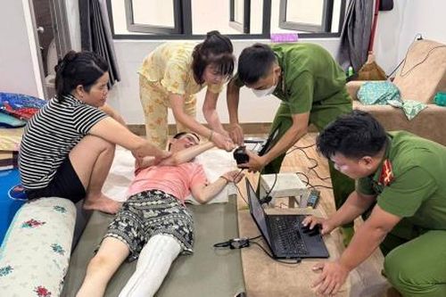 Đến tận giường bệnh để làm căn cước, việc làm nhỏ, ý nghĩa lớn