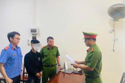 'Cõng' án treo đi cướp giật