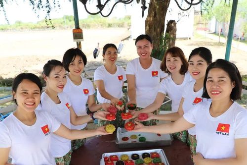 Những 'bông hồng thép' Việt Nam lan tỏa yêu thương trên đất châu Phi