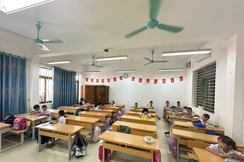 Trứng cút bốc mùi tại bếp ăn Tiểu học Cự Khê, nhiều học sinh nghỉ học