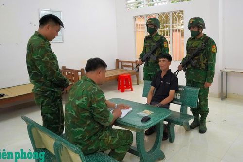 Bắt giữ đối tượng mang theo vàng khi nhập cảnh vào Việt Nam