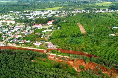 Vực 'tử thần' uy hiếp, như nuốt chửng cả một xã