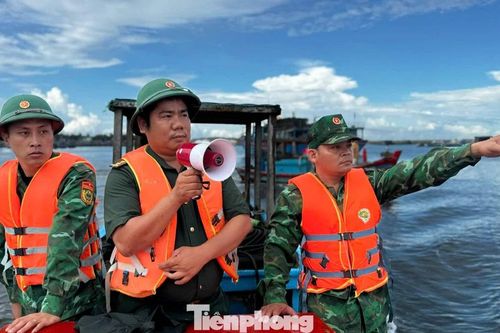 Trước giờ bão Fengshen đổ bộ: Quảng Ngãi dồn lực ứng phó, sẵn sàng cho học sinh nghỉ học