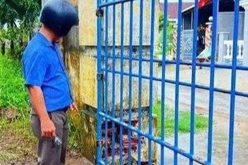 Sét đánh vỡ cổng trường học ở Quảng Ngãi