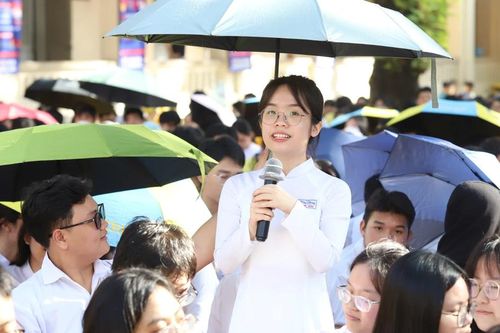 Phó Giám đốc Công an TPHCM: Chỉ một tin nhắn lạ, học sinh dễ trở thành nạn nhân