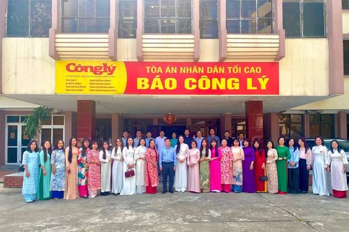 Tổng Biên tập Báo Công lý gặp mặt nhân Ngày Phụ nữ Việt Nam
