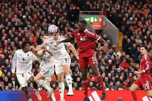Harry Maguire từ bị đối xử tệ đến 6 lần 'cứu' MU, Amorim nức lòng