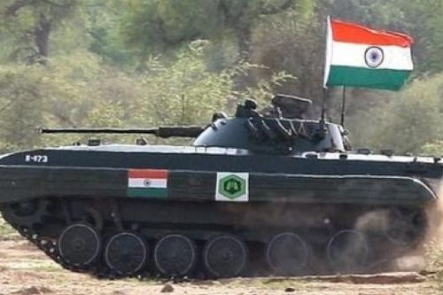 BMP-2 Sarath pháo 30mm, tên lửa Konkurs xuyên giáp 700mm từ 4km, 'bơi qua sa mạc' đè bẹp đối thủ