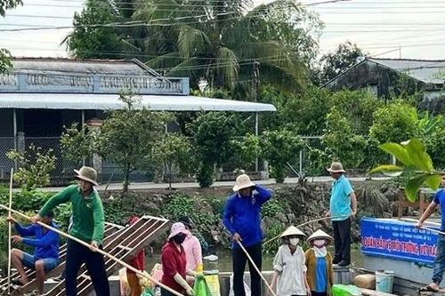 Những chuyến ghe 'dân vận khéo' của cán bộ, đảng viên và linh mục, giáo dân ở Cần Thơ