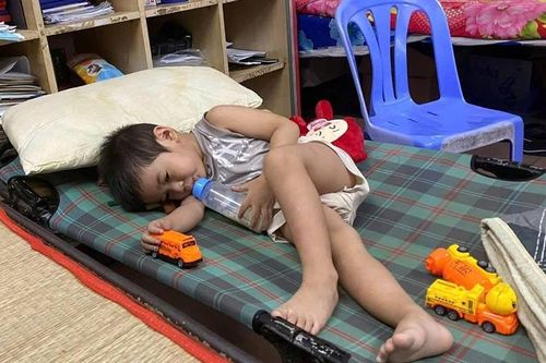 Tiếp nhận bé trai 4 tuổi nghi bị bỏ rơi