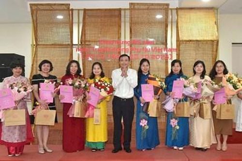 Phụ nữ TAND TP Hà Nội 'giỏi việc nước, đảm việc nhà', vững vàng giữa 'vườn hoa công lý'