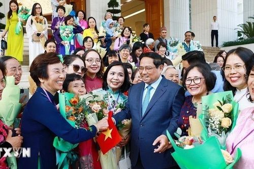Phụ nữ Việt Nam phát huy truyền thống vẻ vang trong kỷ nguyên mới
