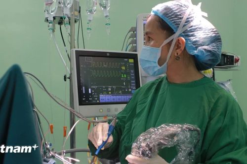 Nữ bác sỹ phẫu thuật luôn trăn trở với những trẻ em khiếm thính yếu thế