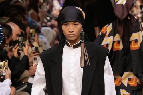 Người mẫu Huỳnh Tú Anh 'đắt show' tại sàn diễn Milan Fashion Week 2025