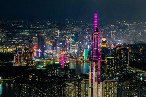 Các tòa nhà đồng loạt 'phủ hồng' nhân tháng phòng chống ung thư vú