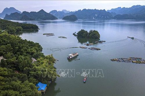 Cú hích hạ tầng đánh thức tiềm năng du lịch - kinh tế hồ Hòa Bình