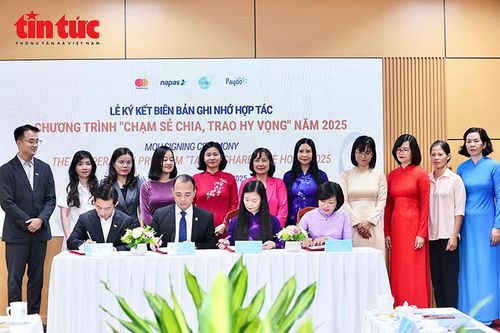 Hành trình nhân ái chăm lo sức khỏe phụ nữ có hoàn cảnh khó khăn