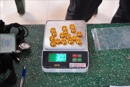 Bắt giữ đối tượng mang lượng lớn vàng nhập cảnh vào Việt Nam