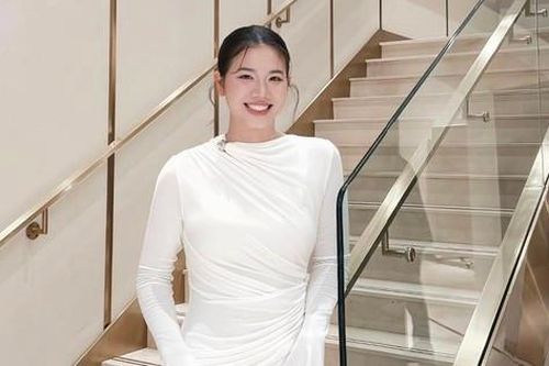'Tiểu tiên cá' Ánh Viên xinh đẹp, dịu dàng