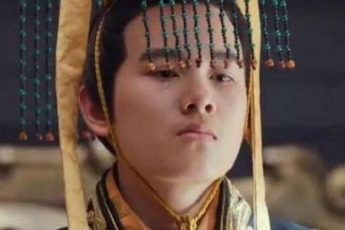 Vị hoàng đế Trung Hoa bị gian thần kìm kẹp, hại chết hết cha mẹ, anh em