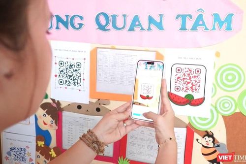 Phụ huynh hào hứng 'check' khẩu phần ăn của con qua mã QR