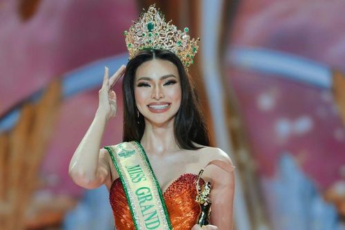Gió đã đảo chiều với tân Hoa hậu Hòa bình sau 2 ngày đăng quang