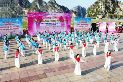 Phụ nữ Hạ Long đồng diễn vũ điệu bên bờ di sản, kích cầu phát triển du lịch