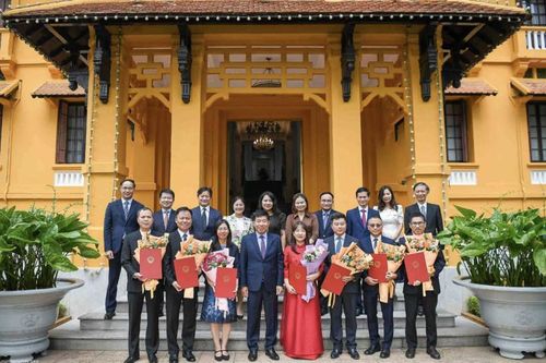 Tin nhân sự: Bộ Ngoại giao điều động cán bộ; TP. Huế có tân Bí thư