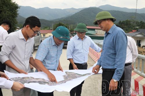Phó Chủ tịch UBND tỉnh Lò Văn Cương kiểm tra tiến độ triển khai các dự án khắc phục, quản lý thiên tai